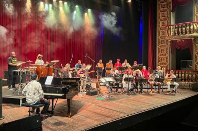 notícia: Amazônia Jazz Band leva público em uma viagem musical do Frevo ao Samba em noite de celebração no Theatro da Paz
