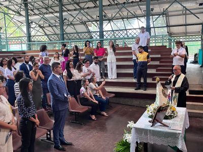 Servidores da Secult recebem visita da Imagem Peregrina de Nossa Senhora de Nazaré