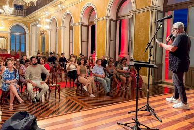 Sarau 'Chuva de Poesia' celebra Bruno de Menezes no Theatro da Paz